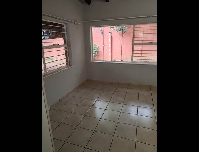 1 bed property to rent in GLEN MARAIS