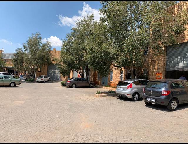 325M² WAREHOUSE TO LET IN LASER PARK