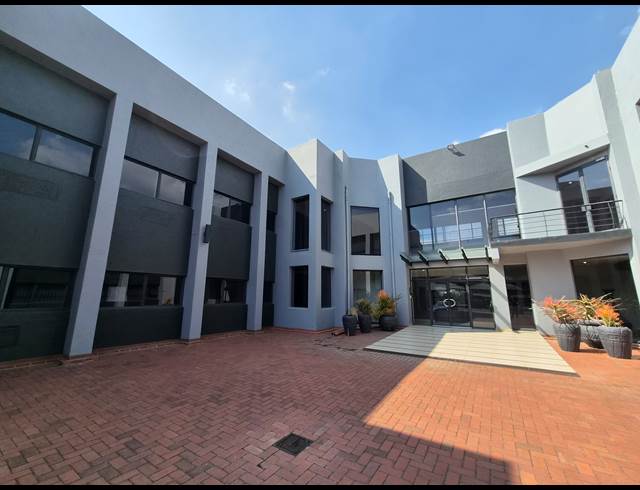 199M² OFFICE TO LET IN ALLANDALE