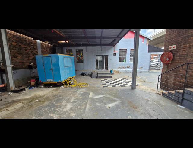 400M² BUILDING TO LET IN CITY & SUBURBAN