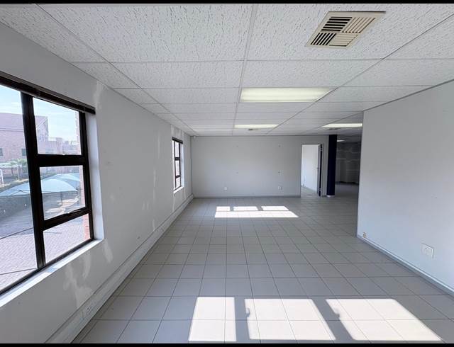 145M² OFFICE TO LET IN FOURWAYS