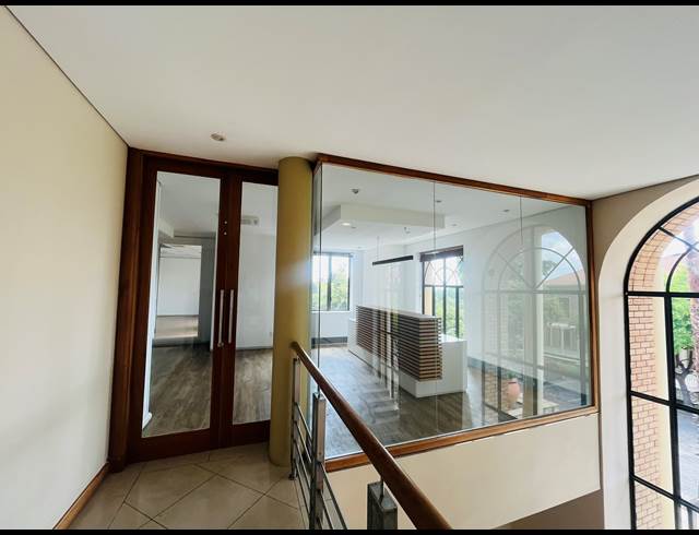 301M² OFFICE TO LET IN BRYANSTON