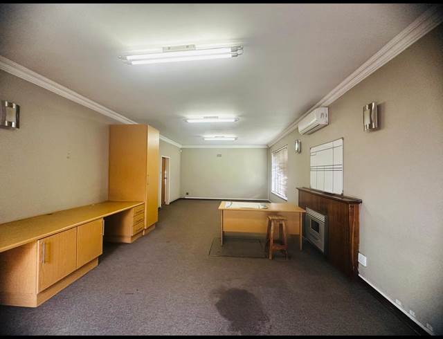 330M² OFFICE TO LET IN KENLEAF