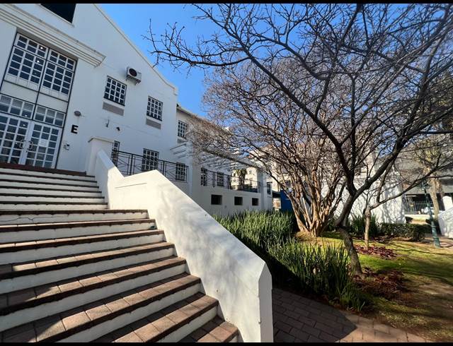 376M² OFFICE TO LET IN PARKTOWN NORTH