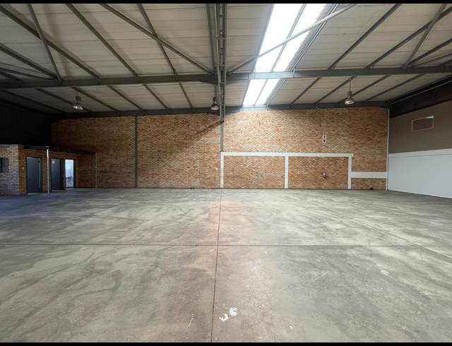 555M² WAREHOUSE TO LET IN RANDJESPARK