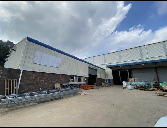 2,484M² WAREHOUSE TO LET IN MAXMEAD