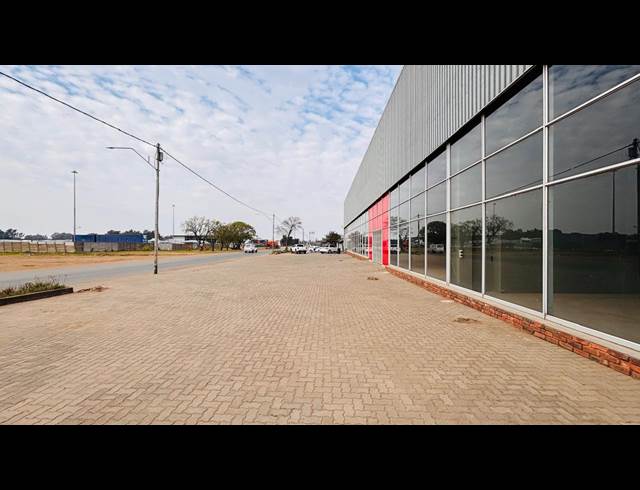 2,442M² WAREHOUSE TO LET IN DUNCANVILLE