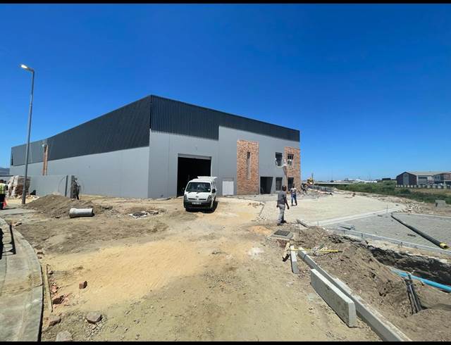427M² WAREHOUSE TO LET IN STIKLAND INDUSTRIAL