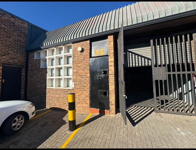193M² WAREHOUSE TO LET IN CROWN
