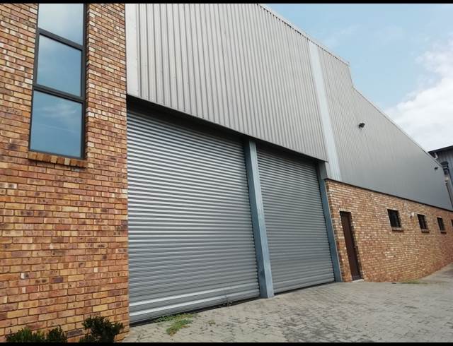 2,369M² WAREHOUSE TO LET IN JET PARK