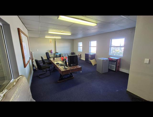663M² WAREHOUSE TO LET IN CAPRICORN