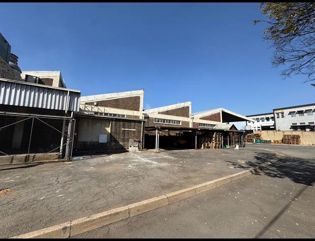 3,650M² WAREHOUSE TO LET IN LONGDALE