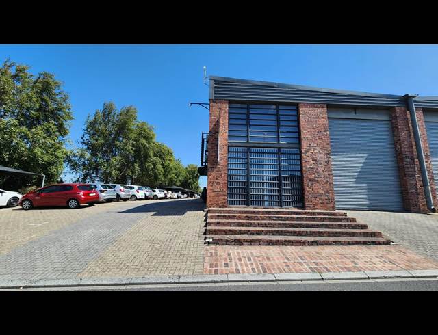 239M² WAREHOUSE RENTED IN SAXENBURG PARK 1