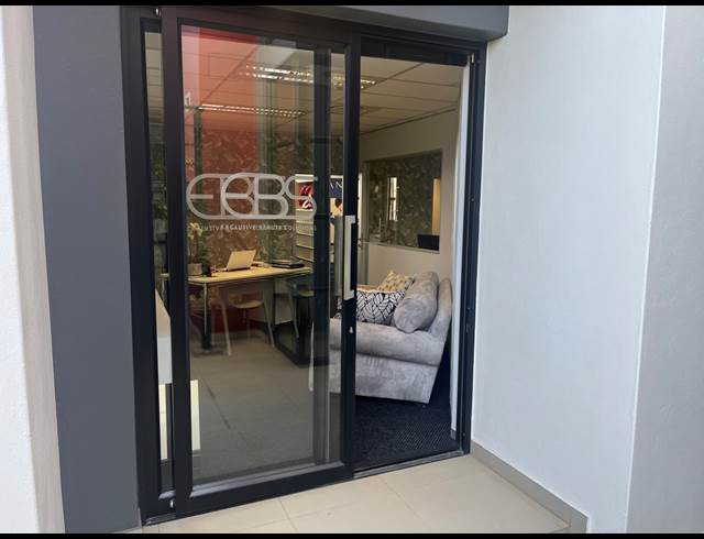154M² OFFICE RENTED IN HONEYDEW