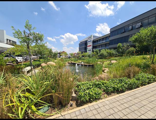 349M² OFFICE TO LET IN VORNA VALLEY