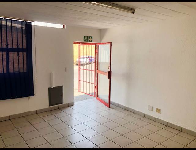 243M² WAREHOUSE TO LET IN JET PARK