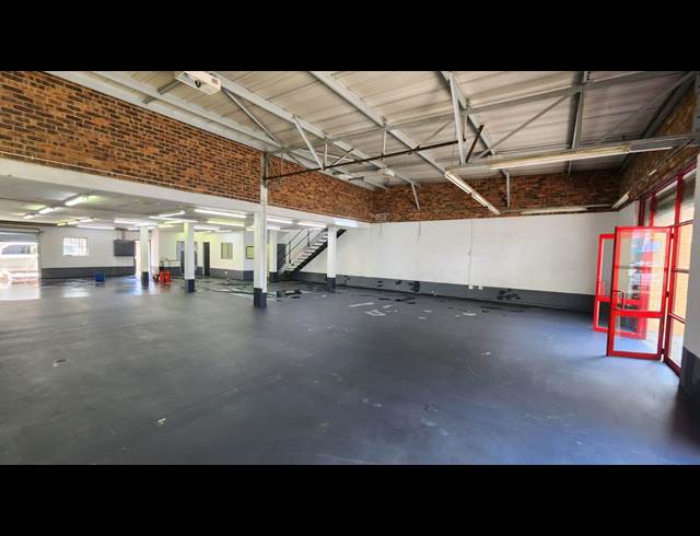 480M² WAREHOUSE TO LET IN CAPITAL PARK