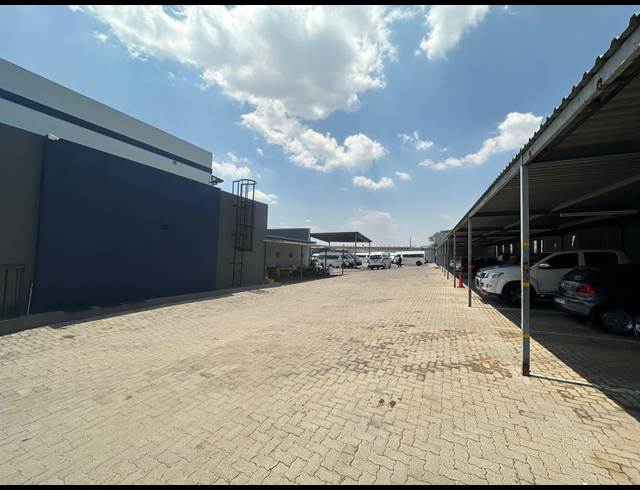 2,526M² SHOWROOM TO LET IN RANDJESPARK