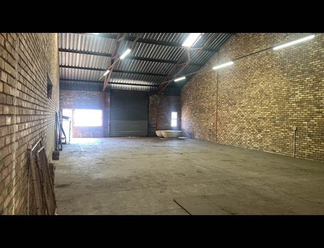 200M² WAREHOUSE TO LET IN SUNDERLAND RIDGE