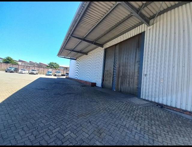 1,350M² WAREHOUSE TO LET IN WOODBROOK