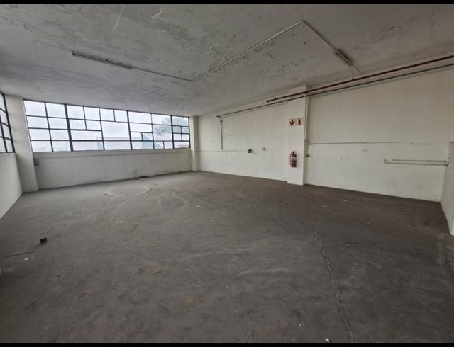 1,140M² WAREHOUSE TO LET IN WYNBERG