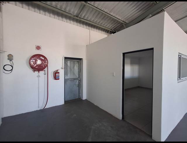 275M² WAREHOUSE TO LET IN WOODBROOK