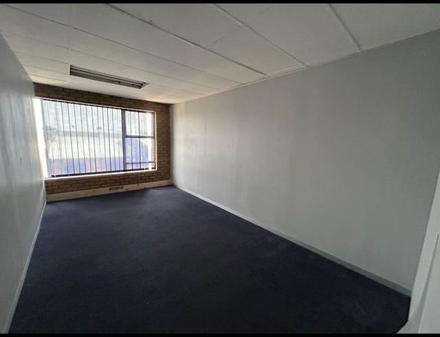 173M² OFFICE TO LET IN JET PARK
