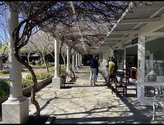 32M² BUSINESS TO LET IN WYNBERG
