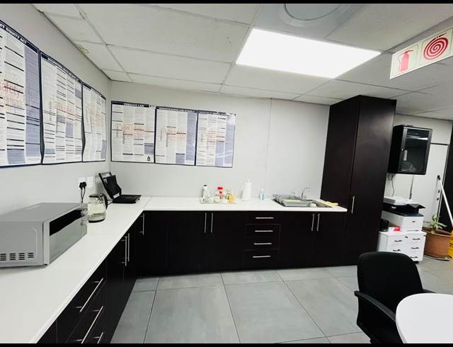 206M² OFFICE TO LET IN VORNA VALLEY