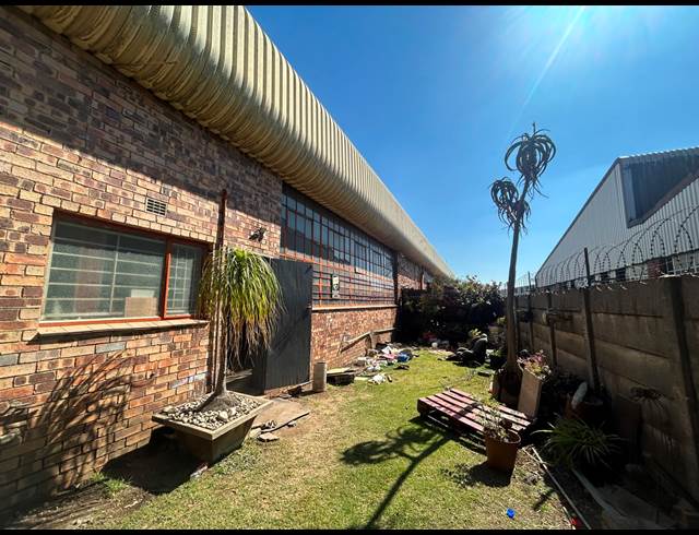 395M² WAREHOUSE TO LET IN SEBENZA