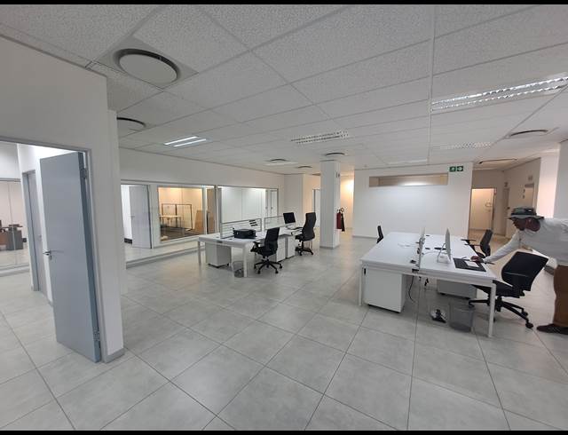 279M² OFFICE TO LET IN SANDHURST