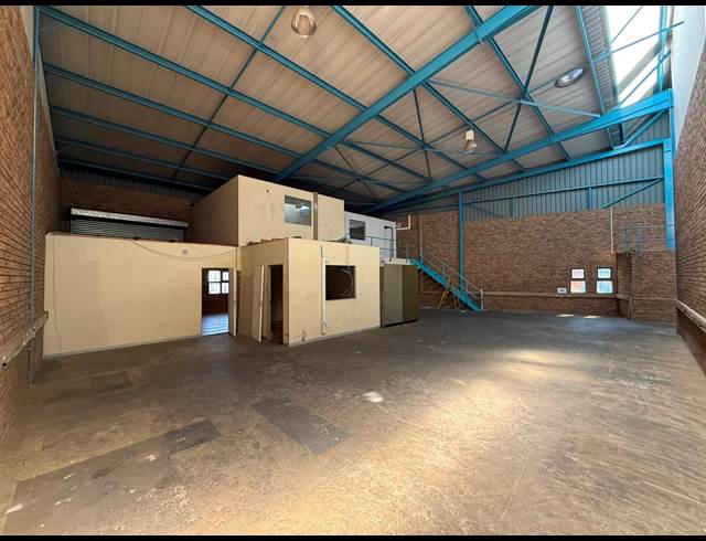 285M² WAREHOUSE TO LET IN LASER PARK