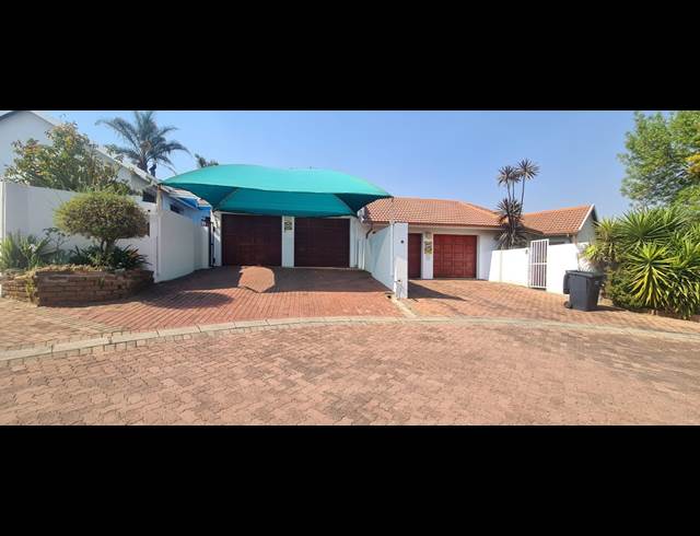 2 BEDROOM APARTMENT RENTED IN HALFWAY GARDENS