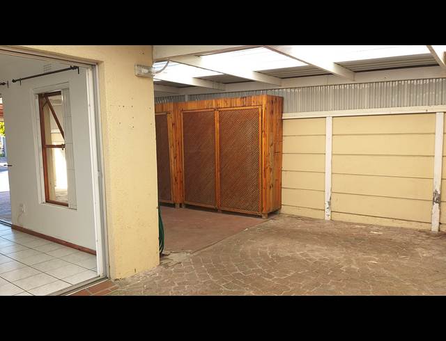 2 bed property to rent in KENILWORTH