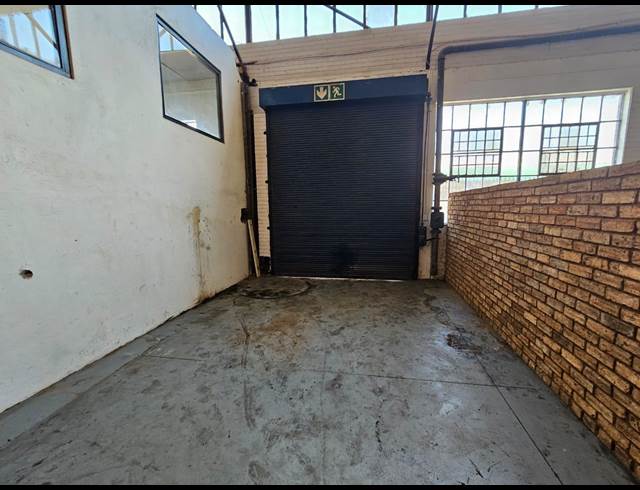 750M² WAREHOUSE TO LET IN TULISA PARK