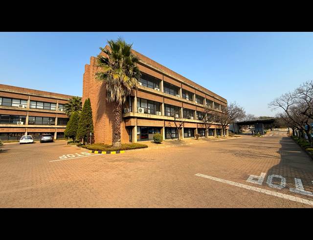 877M² OFFICE TO LET IN ALRODE