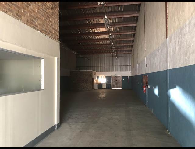 330M² WAREHOUSE RENTED IN SILVERTONDALE