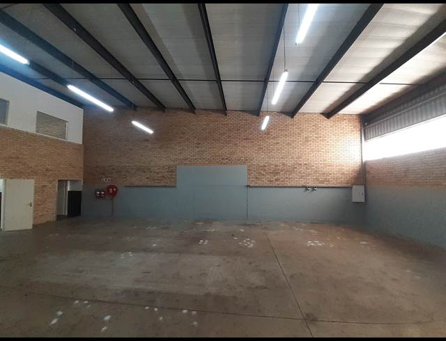 250M² WAREHOUSE TO LET IN CHAMDOR