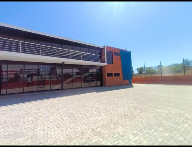 1,303M² WAREHOUSE TO LET IN AEROTON