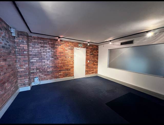 163M² OFFICE TO LET IN GREEN POINT