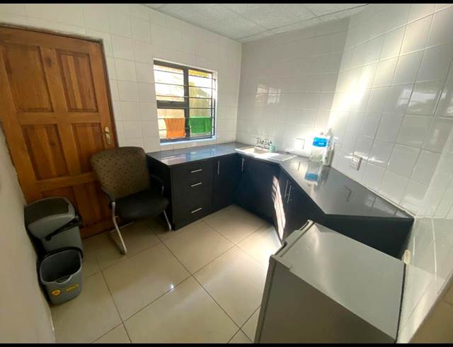 1,983M² OFFICE TO LET IN PARKMORE
