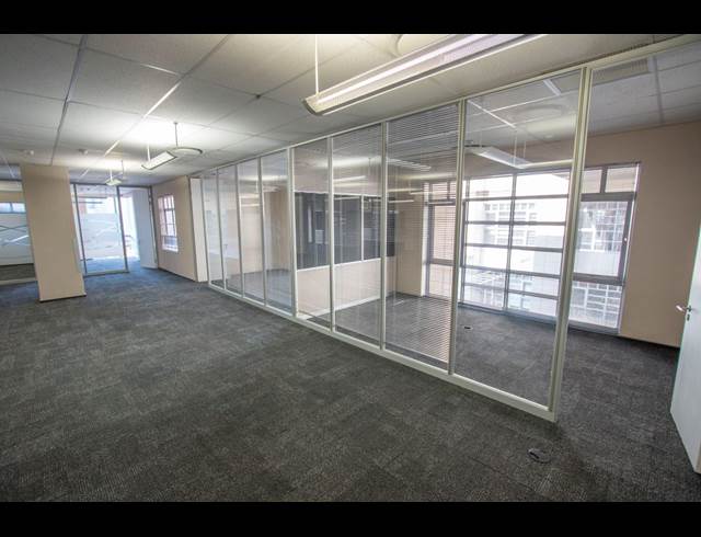 1,013M² OFFICE TO LET IN ILLOVO