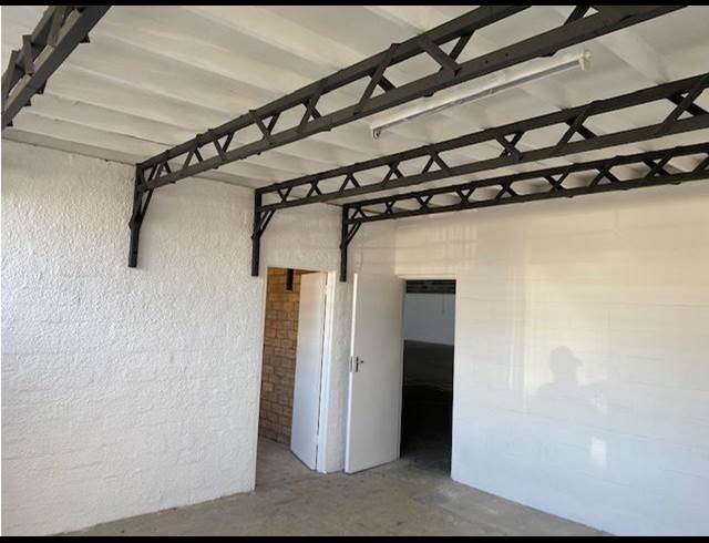 400M² WAREHOUSE TO LET IN RETREAT