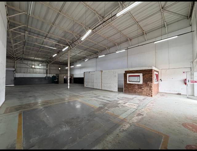560M² WAREHOUSE TO LET IN HALFWAY HOUSE