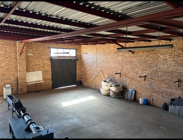 270M² WAREHOUSE TO LET IN WEST TURFFONTEIN