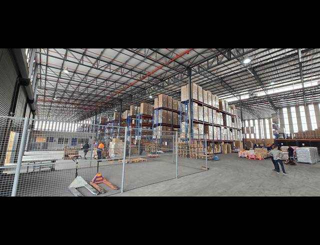 7,649M² WAREHOUSE TO LET IN NORTH RIDING