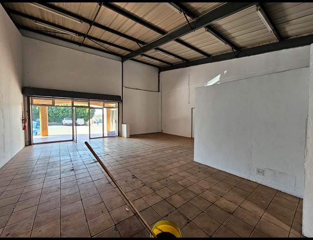 218M² SHOWROOM TO LET IN KYA SANDS