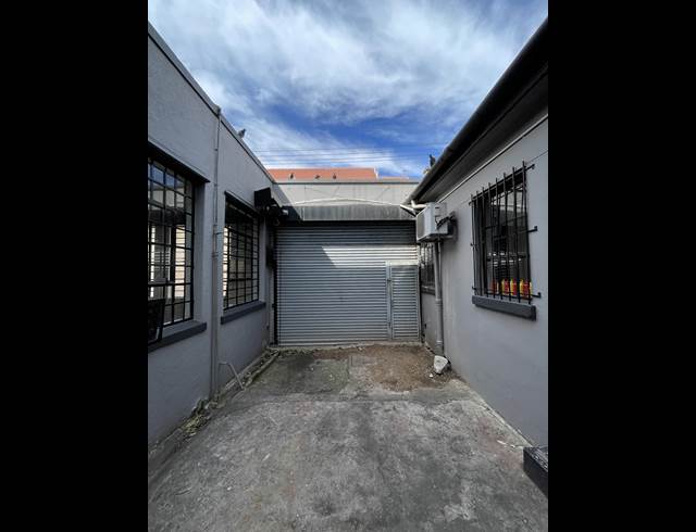 500M² FULL FLOOR TO LET IN GARDENS