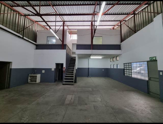 172M² WAREHOUSE TO LET IN STEELEDALE