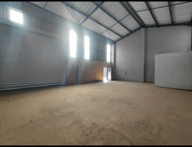 273M² WAREHOUSE TO LET IN CLAYVILLE